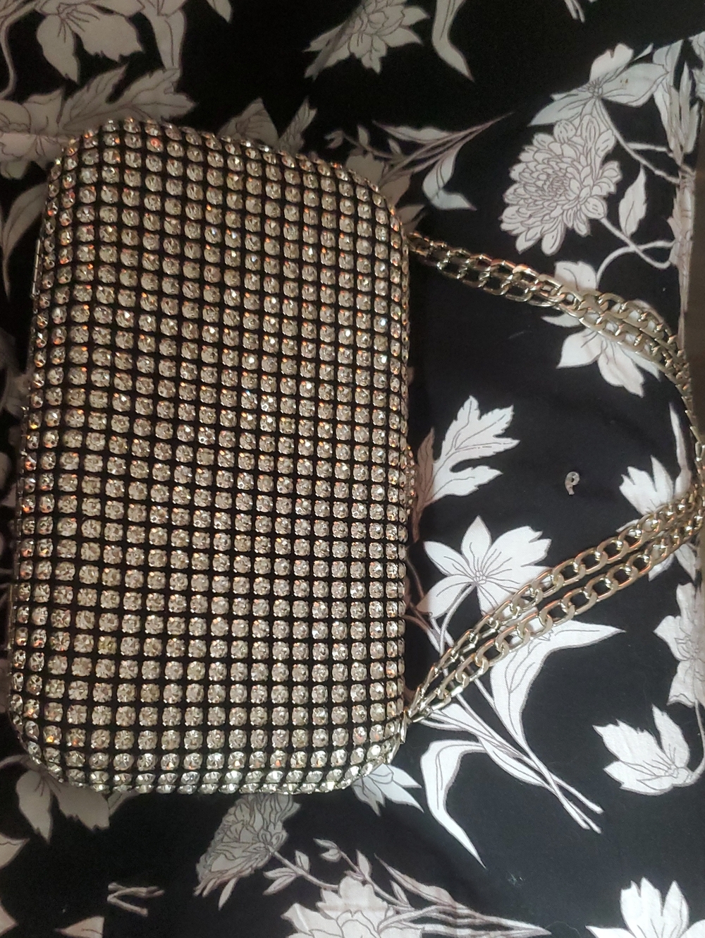 Source Unknown Silver Rhinestone Chain Clutch